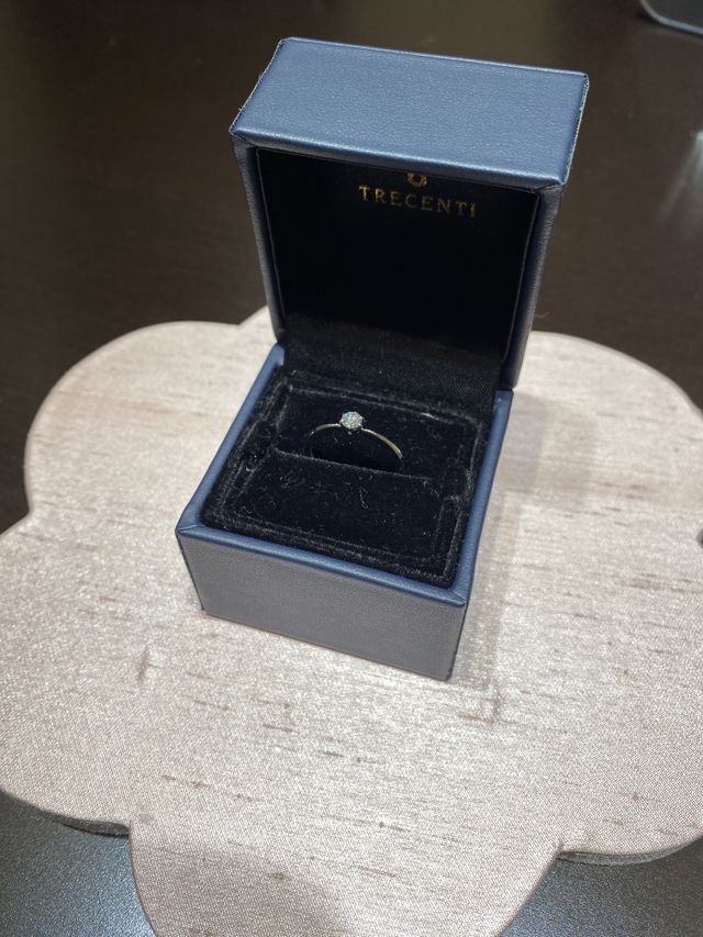 今回購入させていただいた、婚約指輪です！