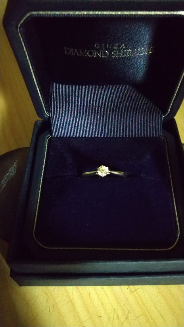 ボックスもネイビーで高級感があります。