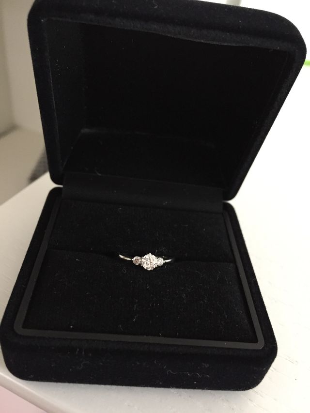 婚約指輪と指輪ケース