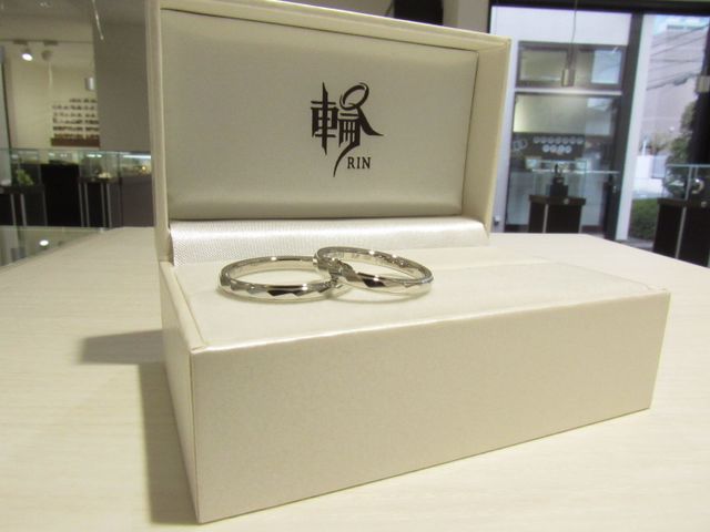 二人の思い出の日付を刻印してもらいました。