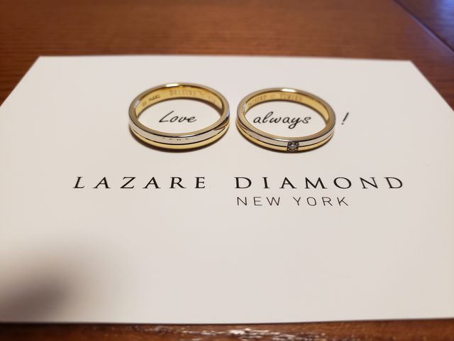 ゴールドとプラチナのコンビ。
新婦はダイヤモンドいり。