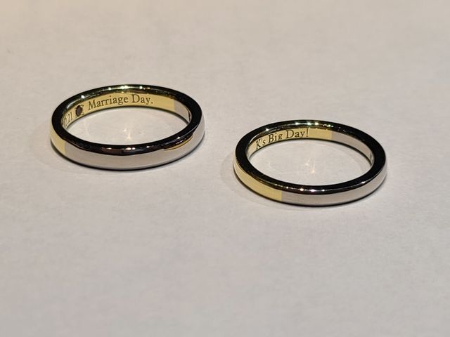 ホワイトゴールドとグリーンゴールドの2種類の素材を繋ぎ合わせ