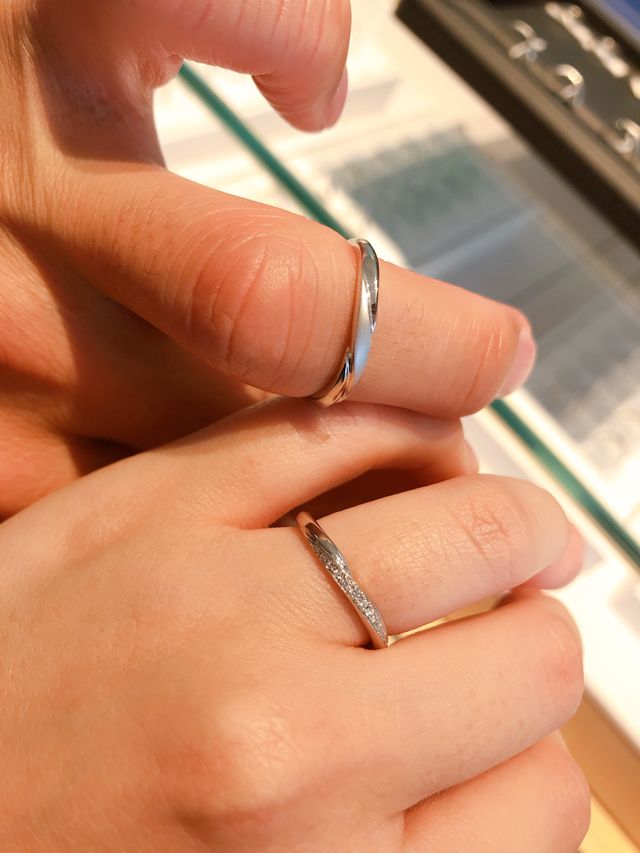 購入した結婚指輪の着画