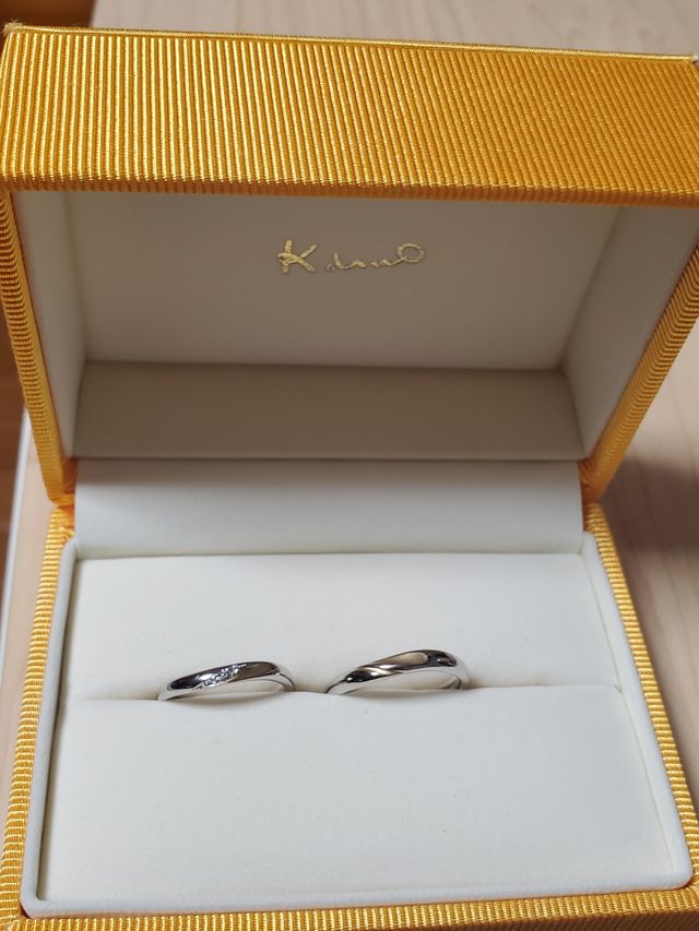 合わせるとハートになります。それぞれでも素敵なデザインです。