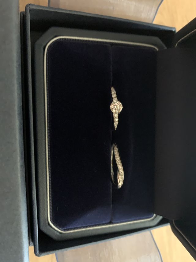 婚約指輪と結婚指輪です。