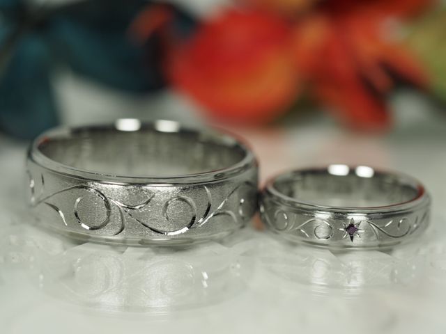 つや消しにツタ模様を一周彫って頂きました。