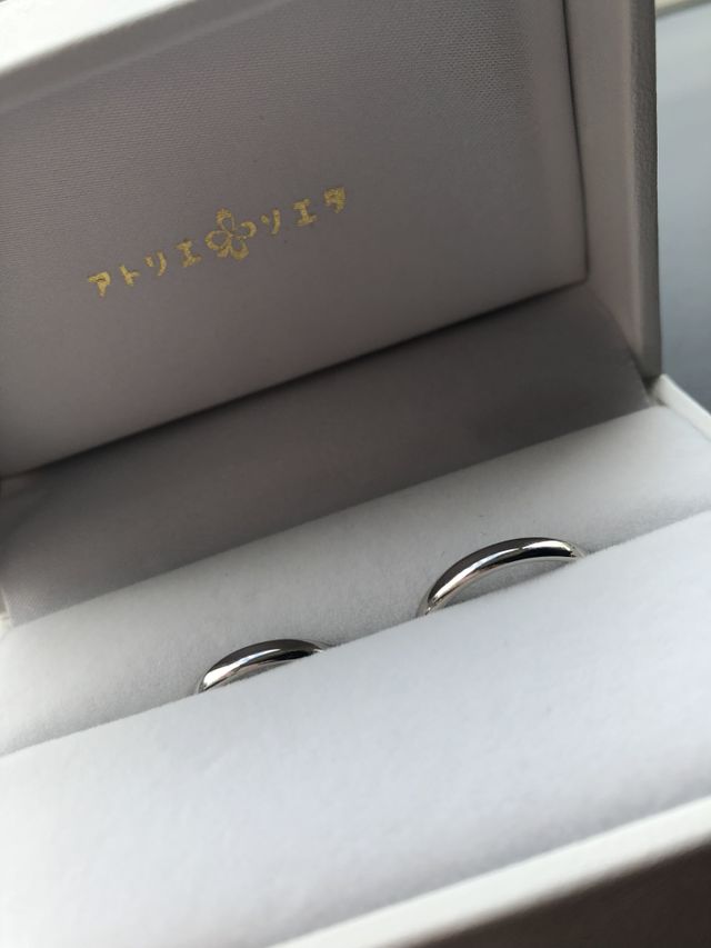 シンプルなお揃いの指輪です。