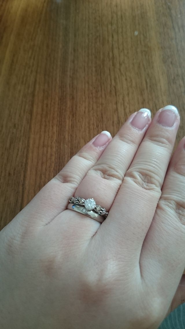 エンゲージに合わせてマリッジはストレートのシンプル