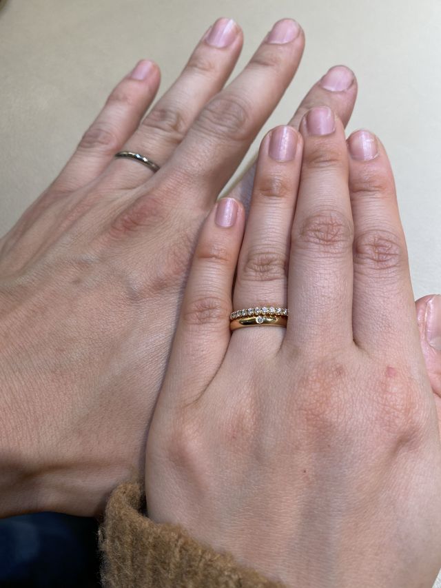 婚約指輪と重ねて。私はゴールドダイヤ入り、夫はプラチナです！