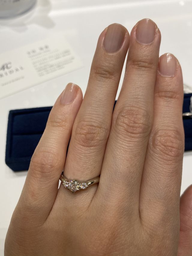 メレダイヤがついたタイプの指輪です。