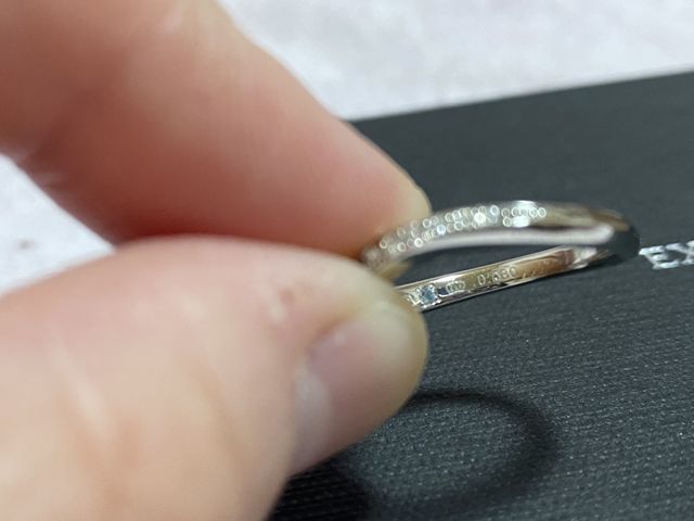 リングは刻印無しで娘の誕生石を入れてもらいました。