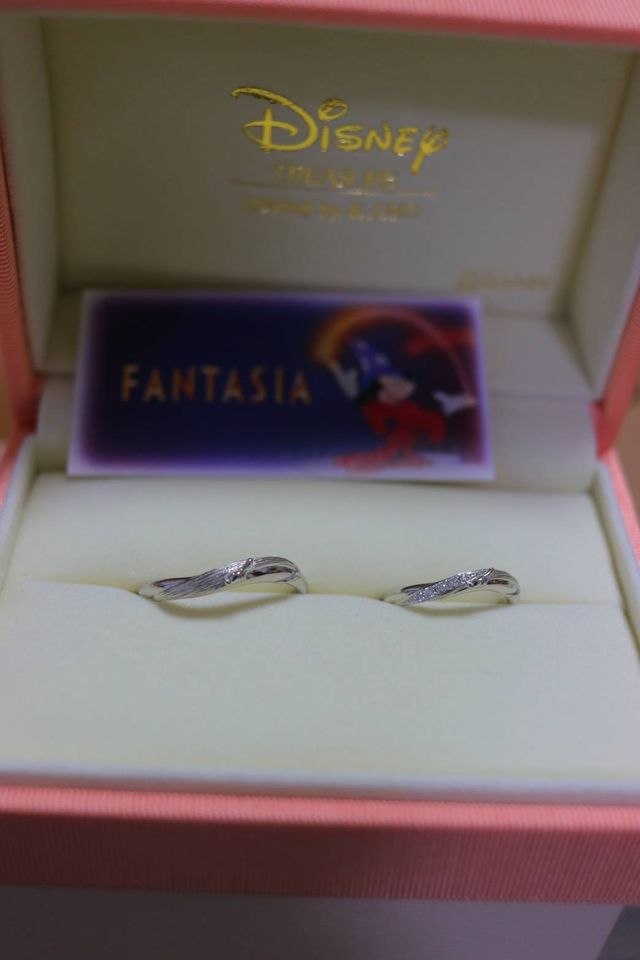ディズニーファンタジアデザインの結婚指輪です。
