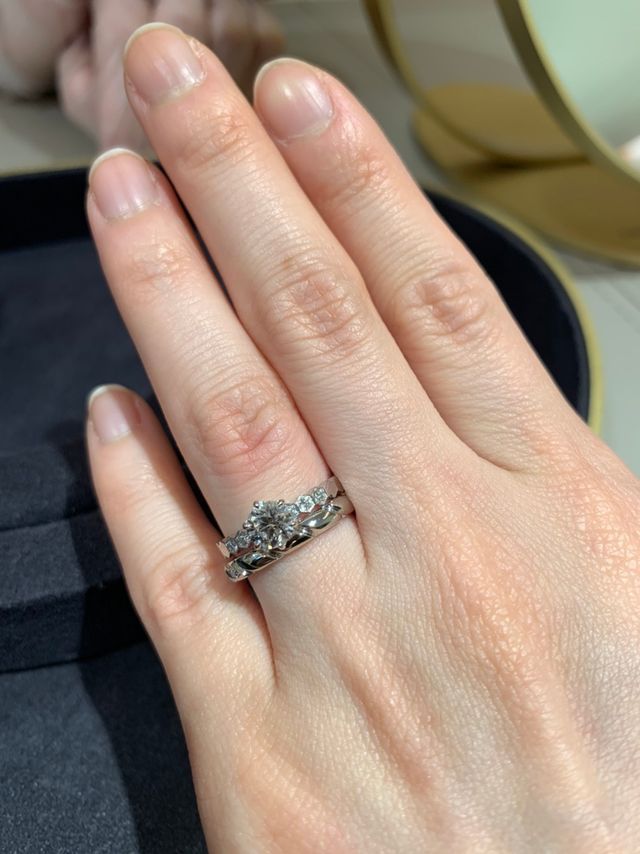 婚約指輪と結婚指輪の重ね付け