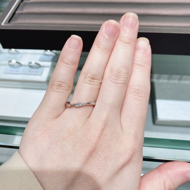 3つのメレダイヤがまるで1つの大きなダイヤモンドのようです