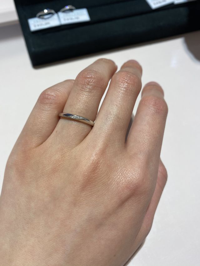 ストレート、斜めに石がついているタイプのもの