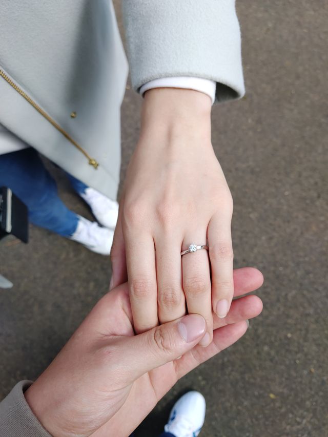 彼女は大変喜んでました！このデザイン選んでよかったです。