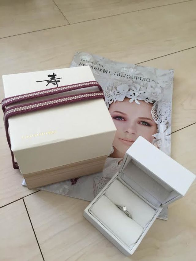 桐箱をセット.両家の食事会で披露するときによい存在感でした。