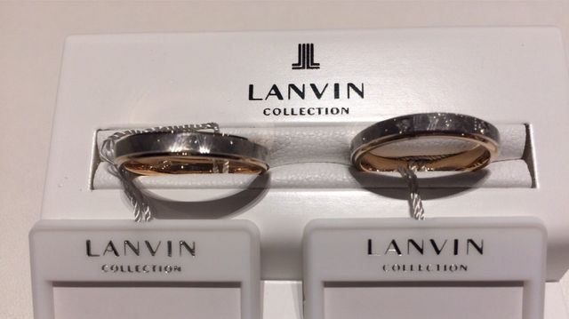 リボンを表現しているそうです。