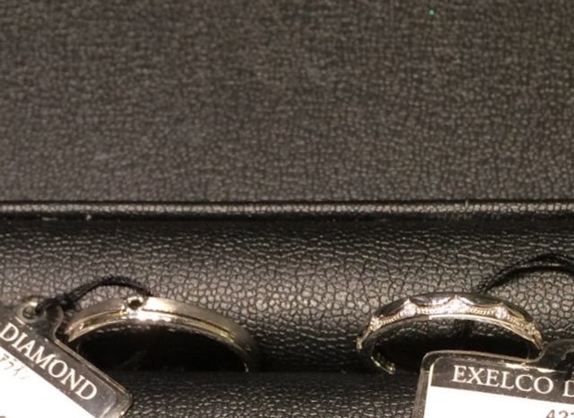 ベールがモチーフ