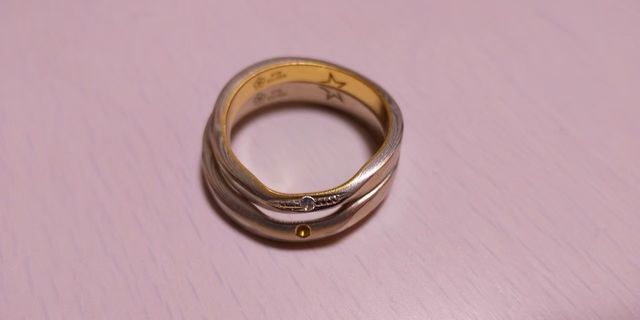 想い出の天体観測のデートにちなみ星の刻印をいれました。