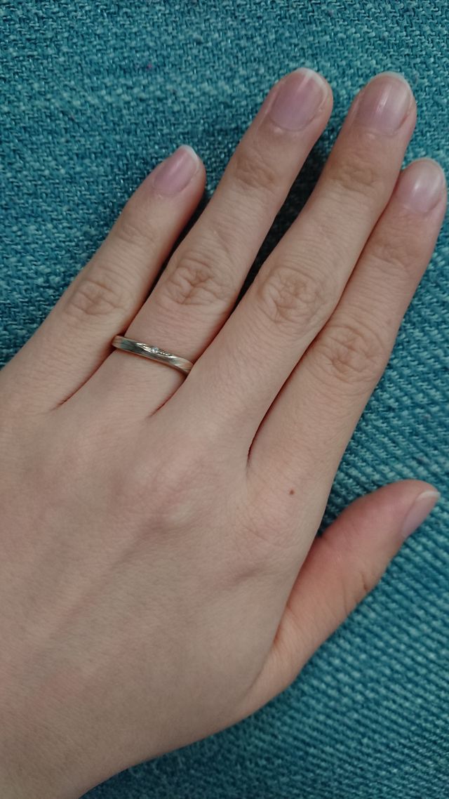 私のリングは細め。彼のは太めに作ってもらいました。