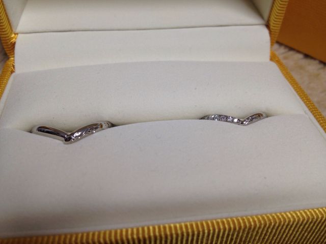 2人のイニシャルがさりげなく入るようにデザインして頂きました