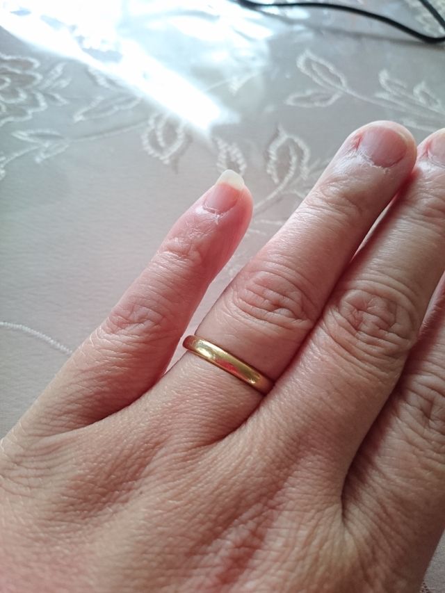 あまり目立たないものに。