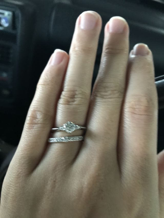 婚約指輪とセット付