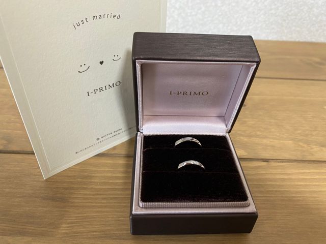 ウェーブになっていて、指にフィットし自然に付けられました。