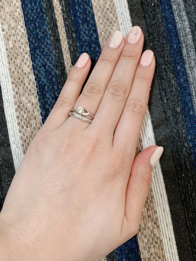 婚約指輪とセット
同じくラザールさんで、
エリーを購入