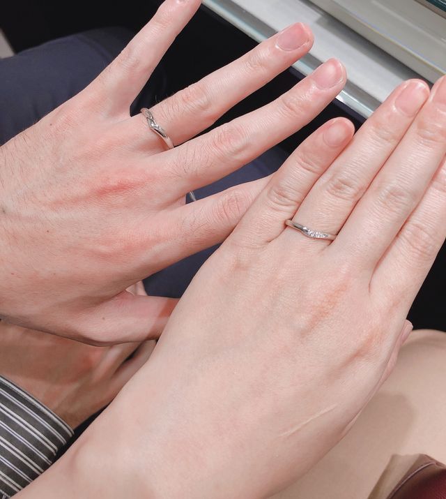 ウェーブの指輪の試着の様子