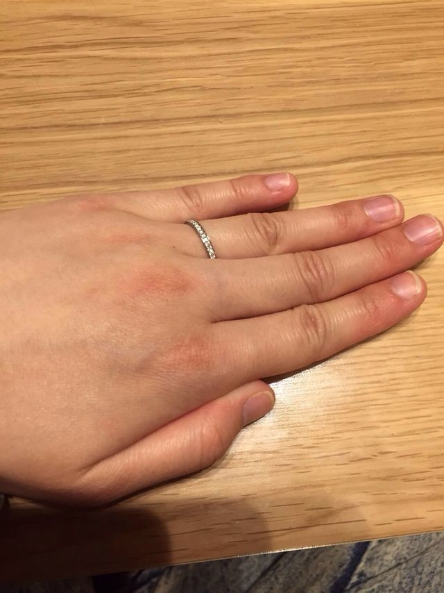 アイプリモの結婚指輪の女性用です。エタニティです。