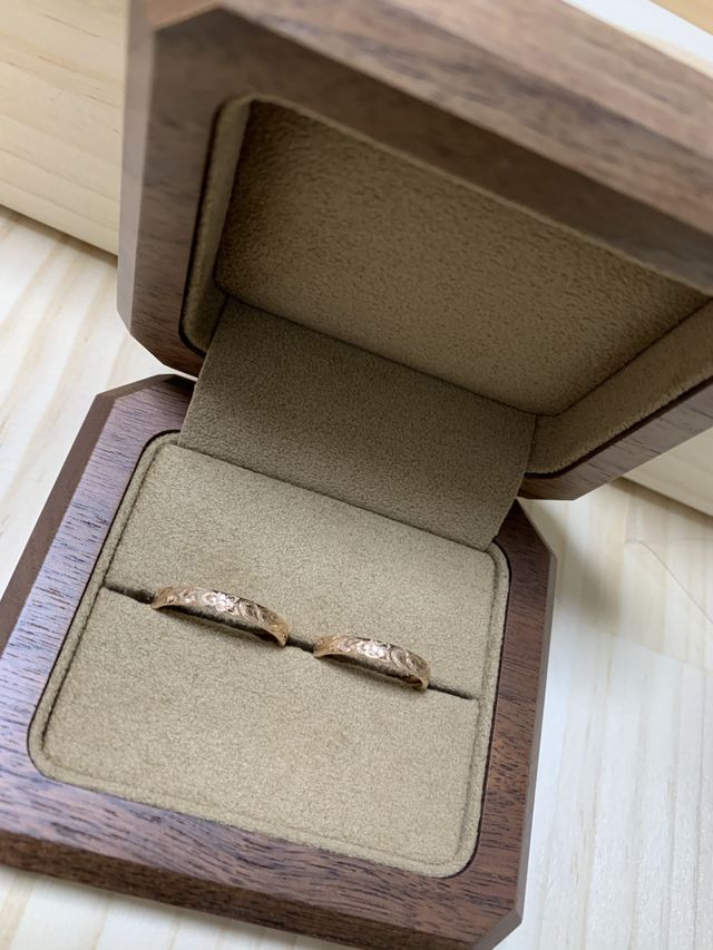 開けるとこんな感じでしっくりくる色合いなのでオススメです