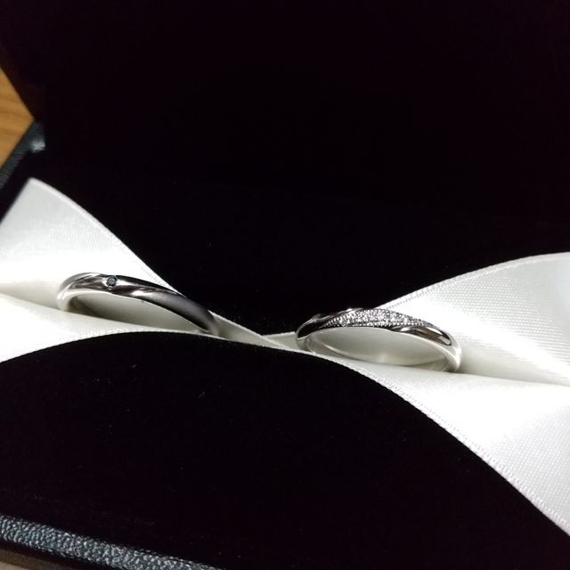 男性側はつや消し加工を入れてもらっています。