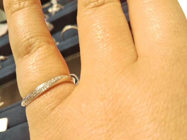 結婚指輪を選んでます