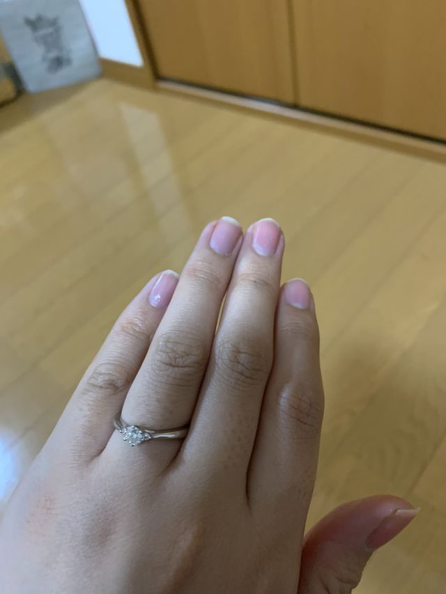 婚約指輪に写真です。
