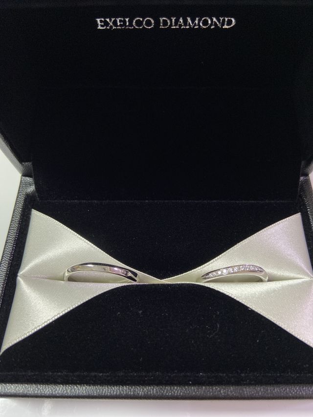 ウェーブの効いた綺麗なダイヤモンドです。