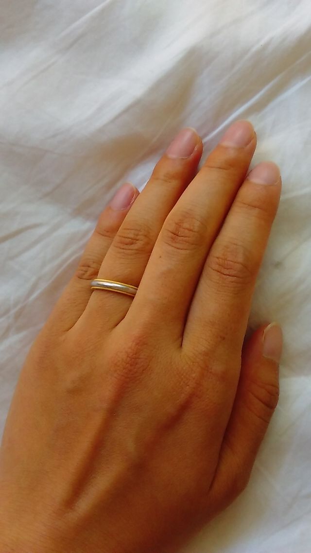 私の肌の色が割と黄色いので、ゴールドも馴染みます。