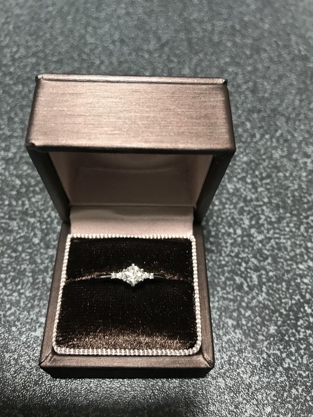 スタッフの方と相談しながら進め、とても良い指輪が出来ました。