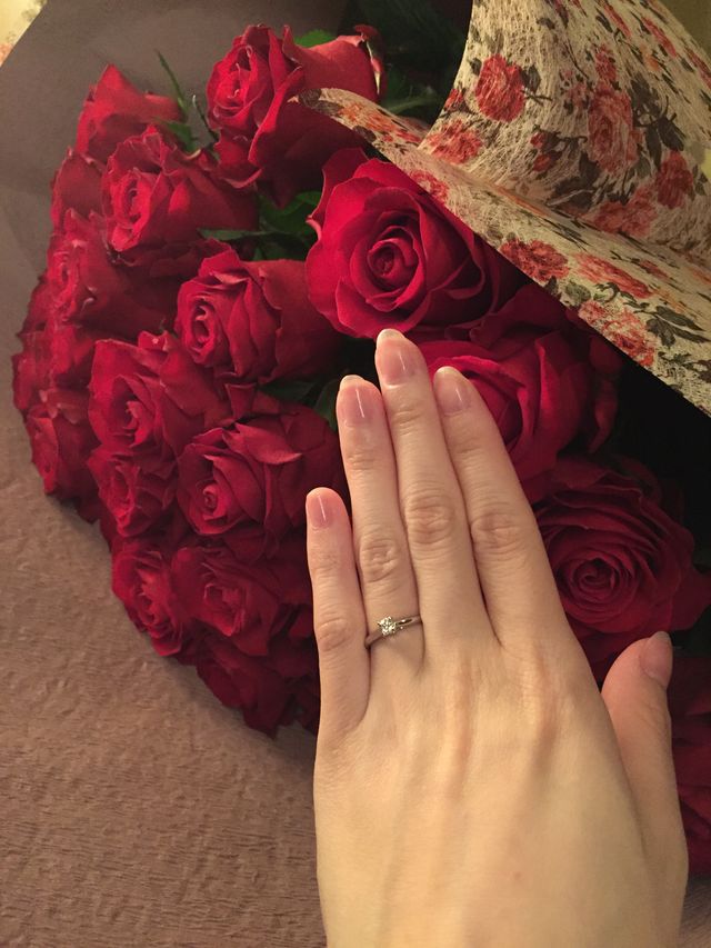 プロポーズの時にバラの花束と、婚約指輪をいただきました♡