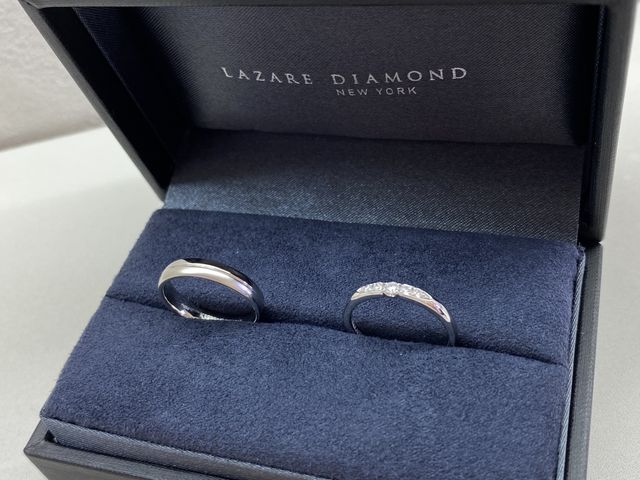 結婚指輪
右：女性用
左：男性用