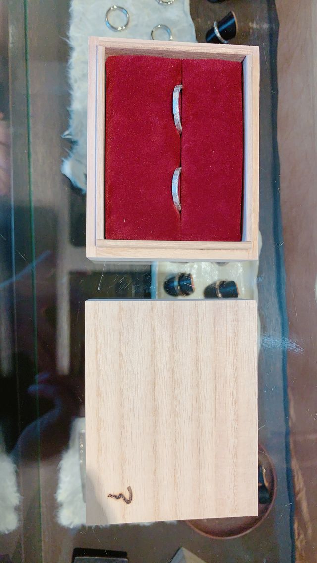 オーダーの指輪が出来て、箱に入れて頂きました。