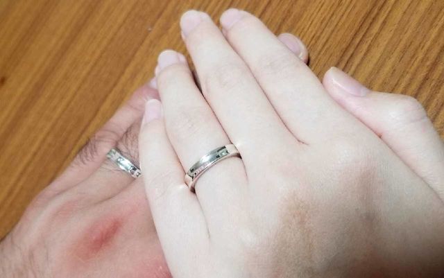 デザインはシンプルにこだわってシルバーリングにしました。
