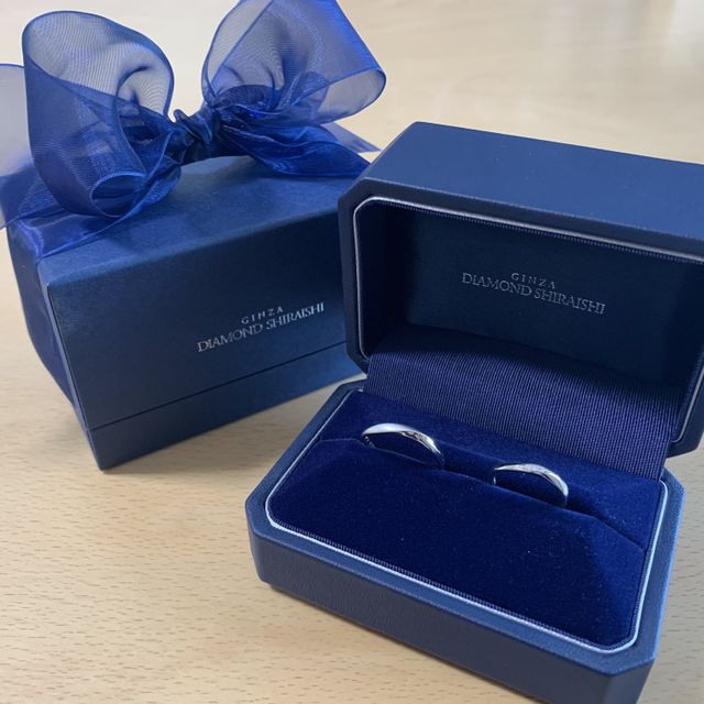 高級感のあるボックスもリボンもとても可愛いです。