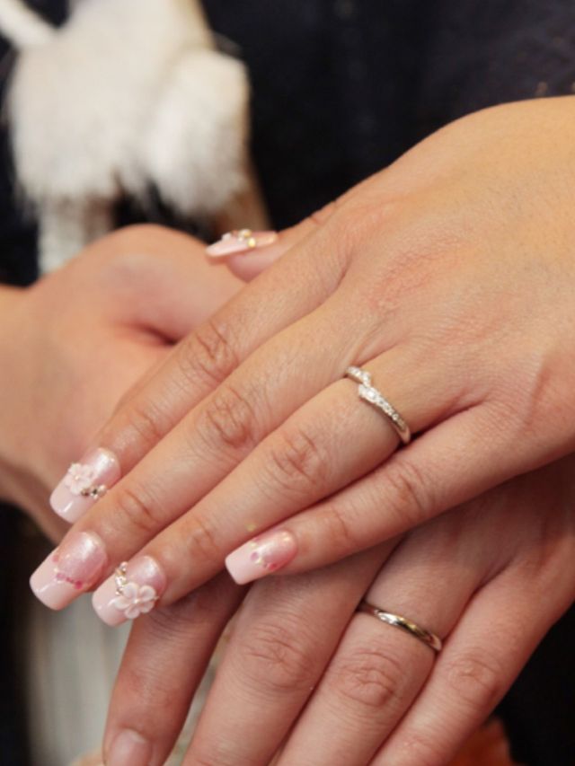 結婚式で撮った一枚。キラキラと輝く指輪に、ただただ感動。