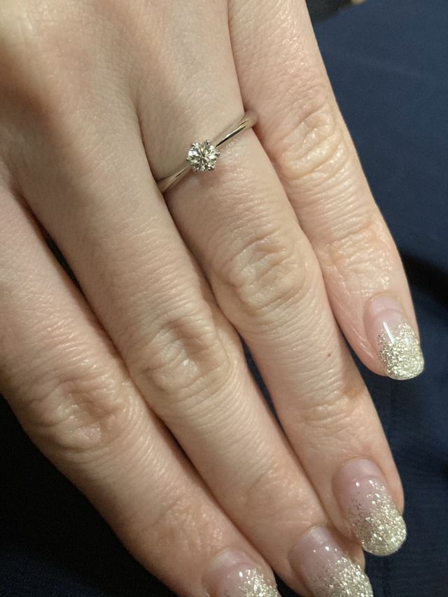 0.8ｶﾗｯﾄと小ぶりですがとても綺麗な輝きでした