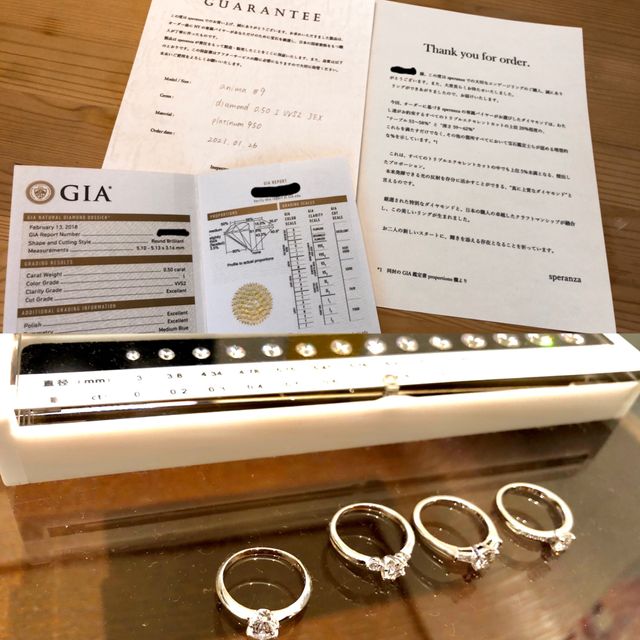 GIAレポートと購入前に届いたサンプリングです。