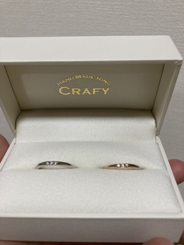 三連ダイヤ 裏にシークレットストーンと刻印