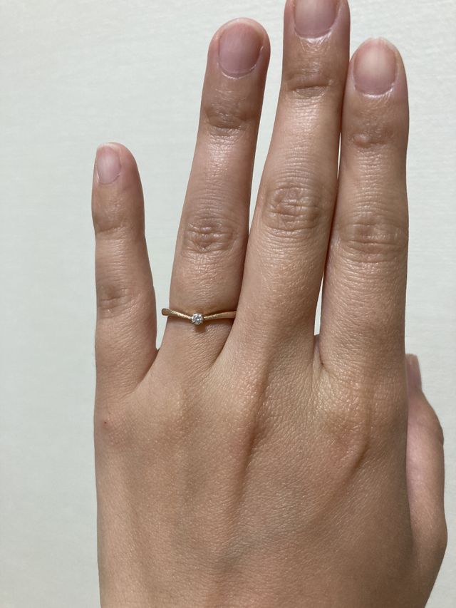婚約指輪 サイドにキラキラ入れました