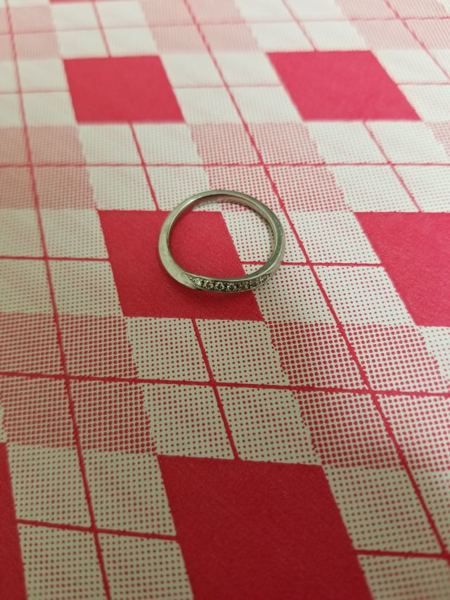 ダイヤがキラッとしてかわいいです。